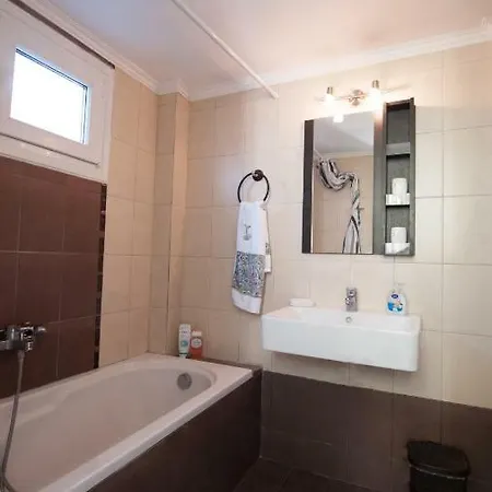 Spacious 3bdrm Cozy House 15' From City Center 公寓 *
